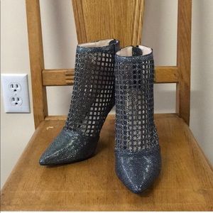🎉HP🎉 New Size 8 Charcoal Gray Sparkly Ankle Booties Glitter Anne Michelle